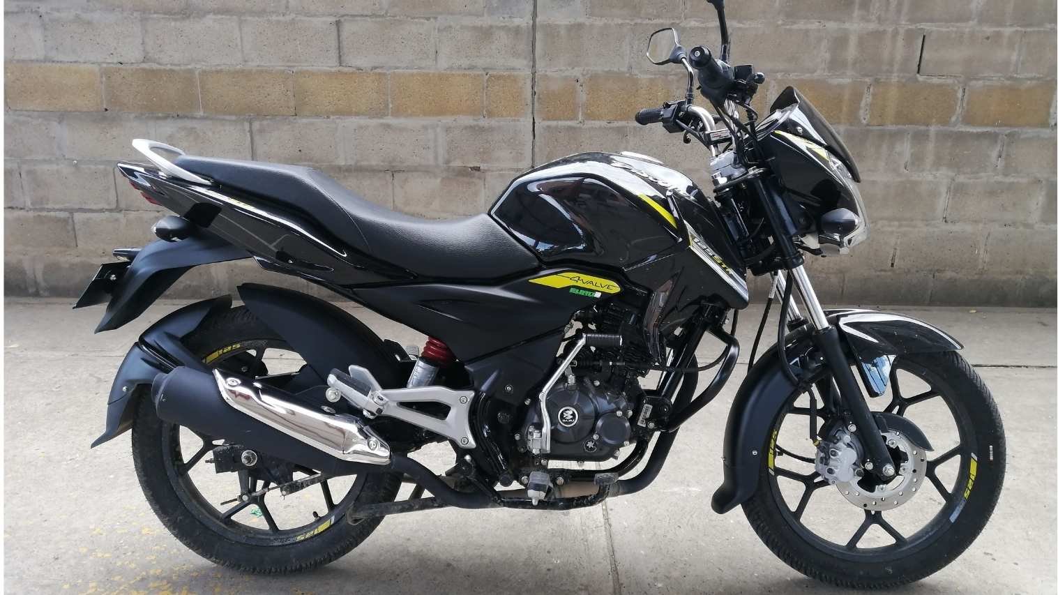 Bajaj to Launch 10 New Models in Six Weeks; 125cc Commuter 'Glider' Also Surfaces
