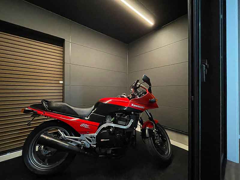 NAPS Home Sale Bundles a Garage House With a Kawasaki GPZ900R