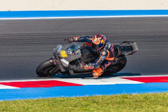 Viñales's Shoulder Injury Worsens, KTM Tech3 Reportedly Lines Up Espargaro as Replacement