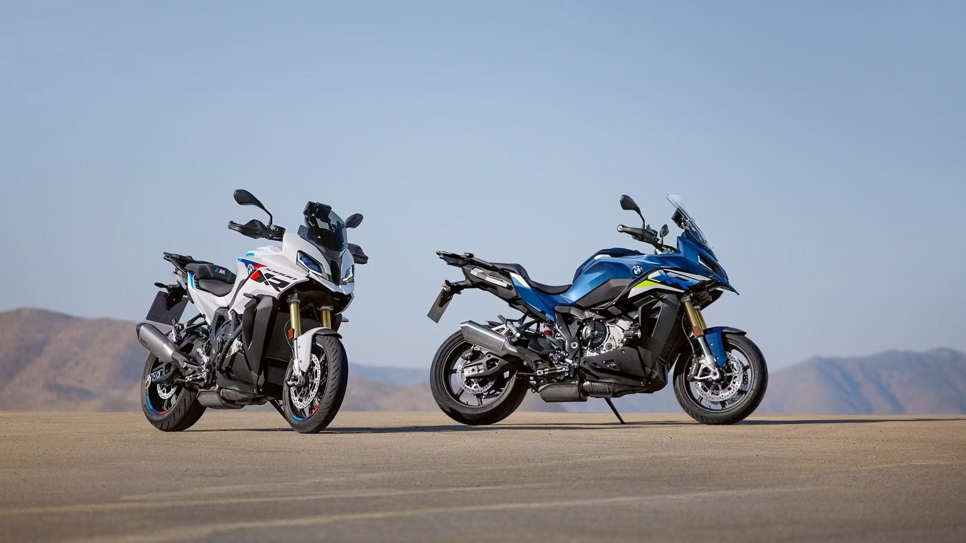 BMW's S1000XR Pairs a 170-HP Superbike Engine With Real Touring Comfort