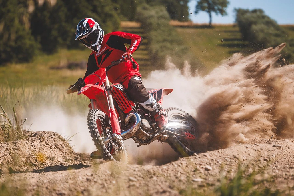 Beta Adopts Dunlop Geomax TL01 and MX34 Across Trial and RX Ranges