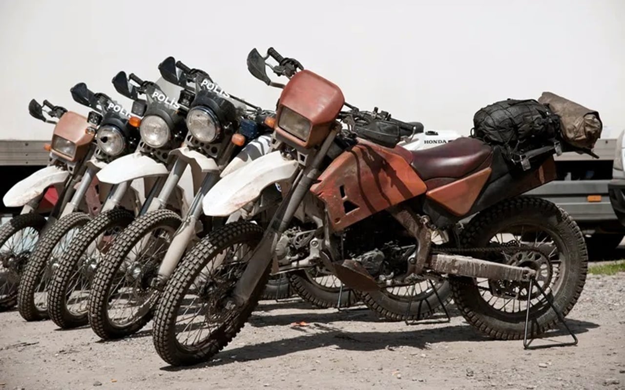 UK Survey Names Skyfall's Rooftop Chase the Century's Best Motorcycle Pursuit