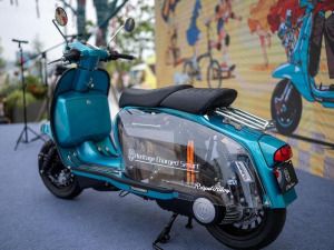 British Royal Alloy Retro Scooters Land in Japan With First-Ever EV Versions, 15 Models in Total