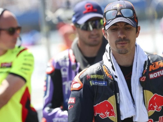 Viñales Out of Silverstone After New Shoulder Damage Found, Espargaró Steps In