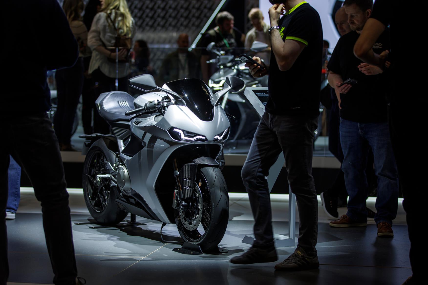 Norton Manx R、£20,250から——206馬力1200cc V4で伝説のブランドが復活