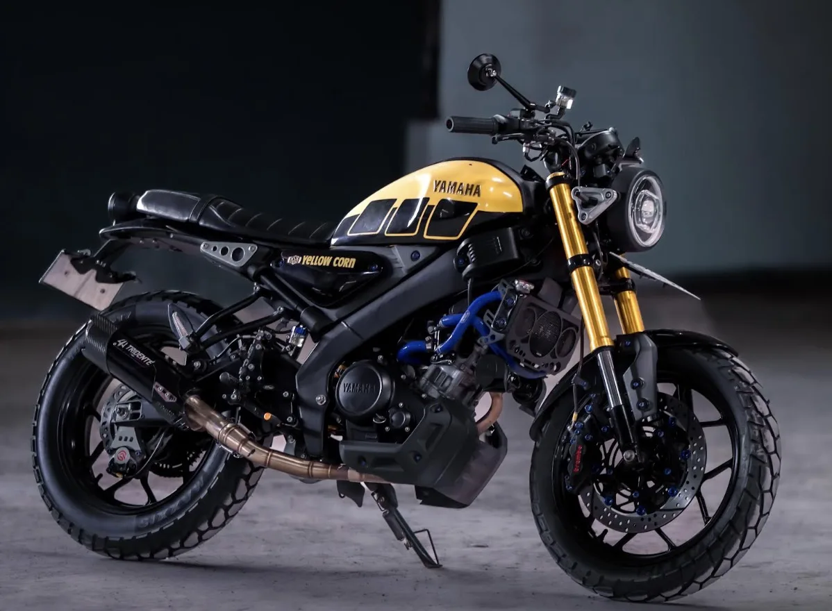 Indonesian Rider Spends 3 Years Customizing Her Yamaha XSR155 in R1 Anniversary Livery