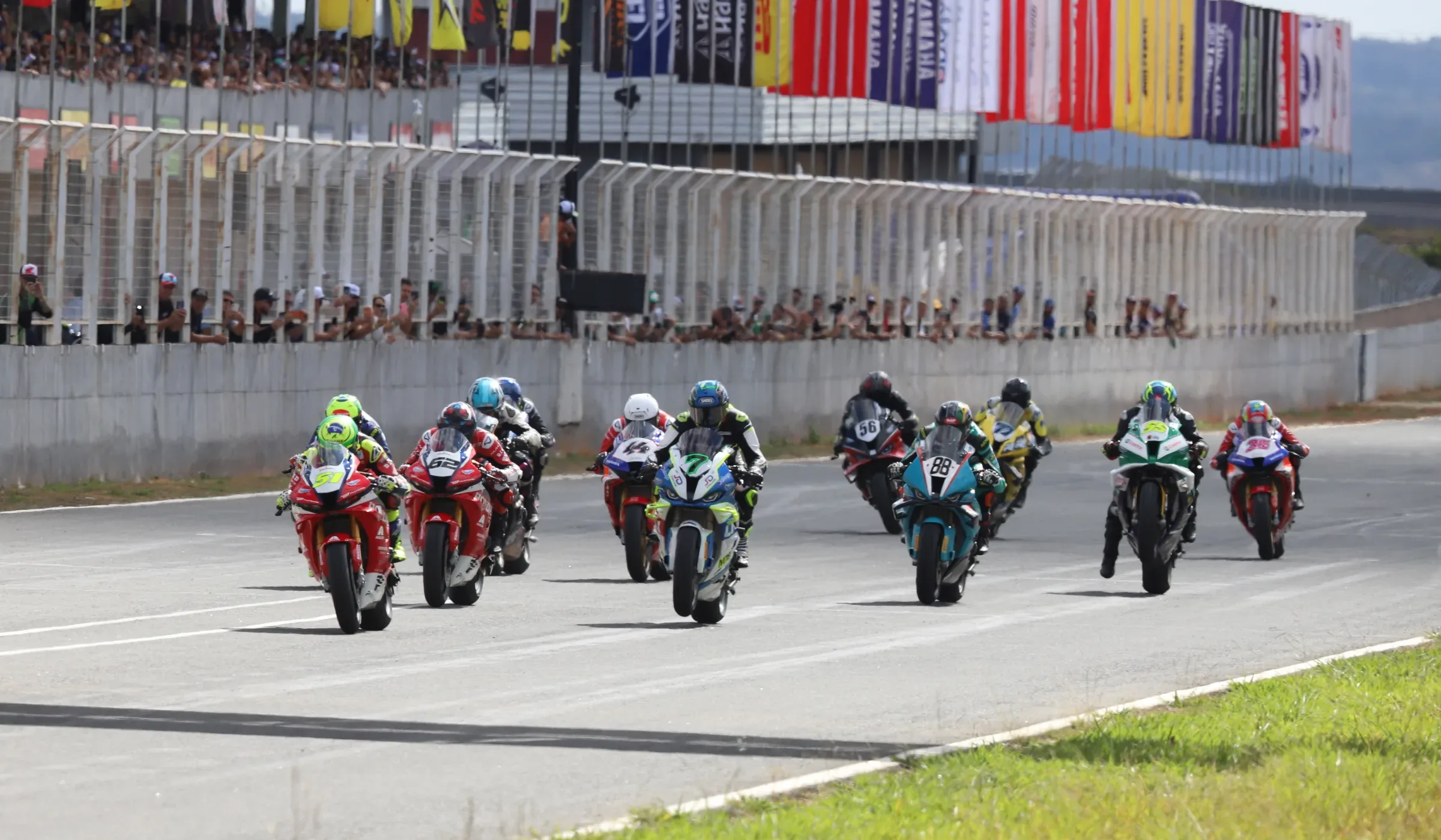 MOTO1000GP Curvelo: Maxi Scheib Sweeps GP1000 — Pole, Fastest Lap, and Win
