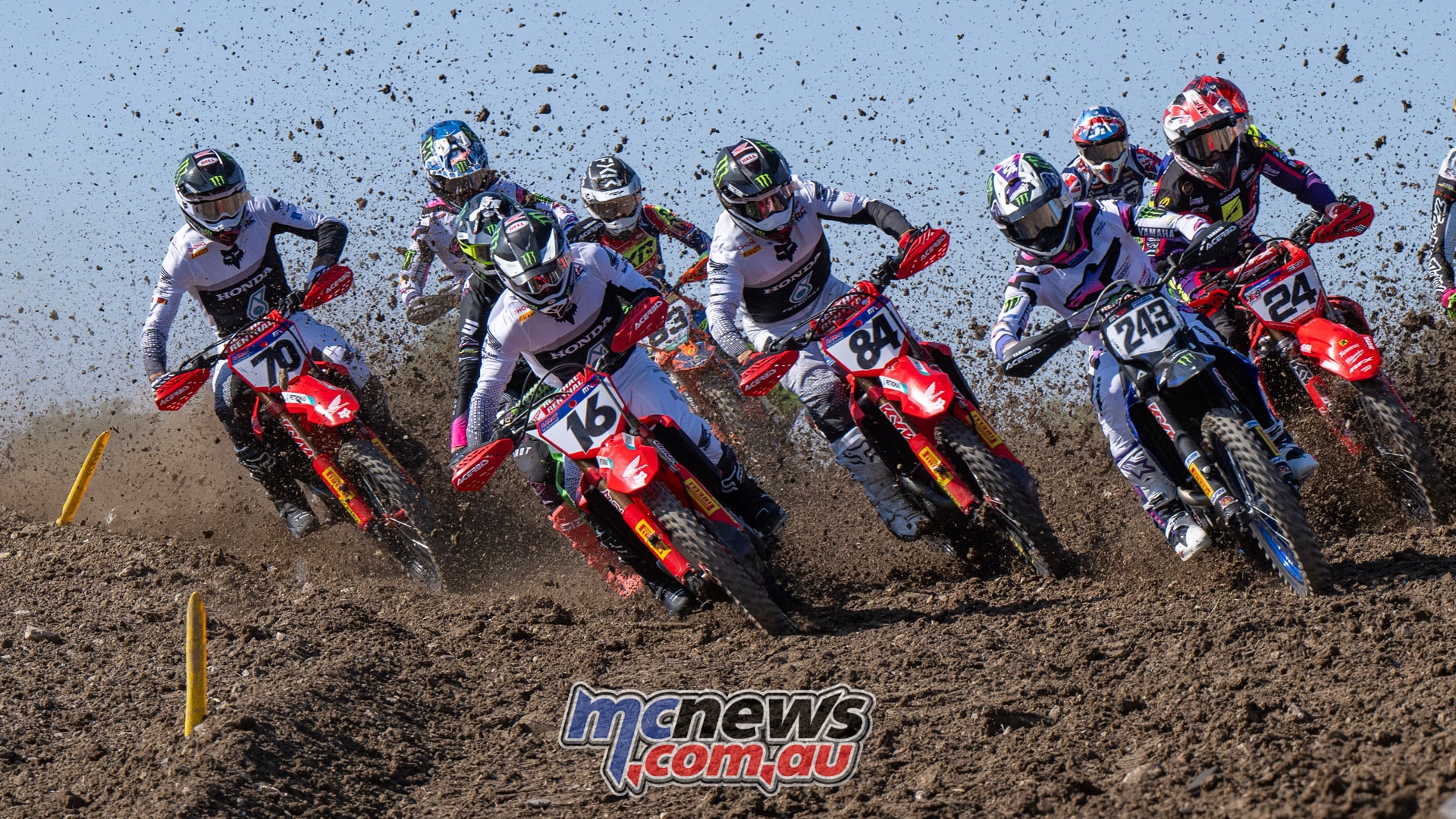 MXGP Britain at Foxhills: Herlings Closes to Within 11 Points of the MXGP Lead / Farres Takes MX2 Championship Lead