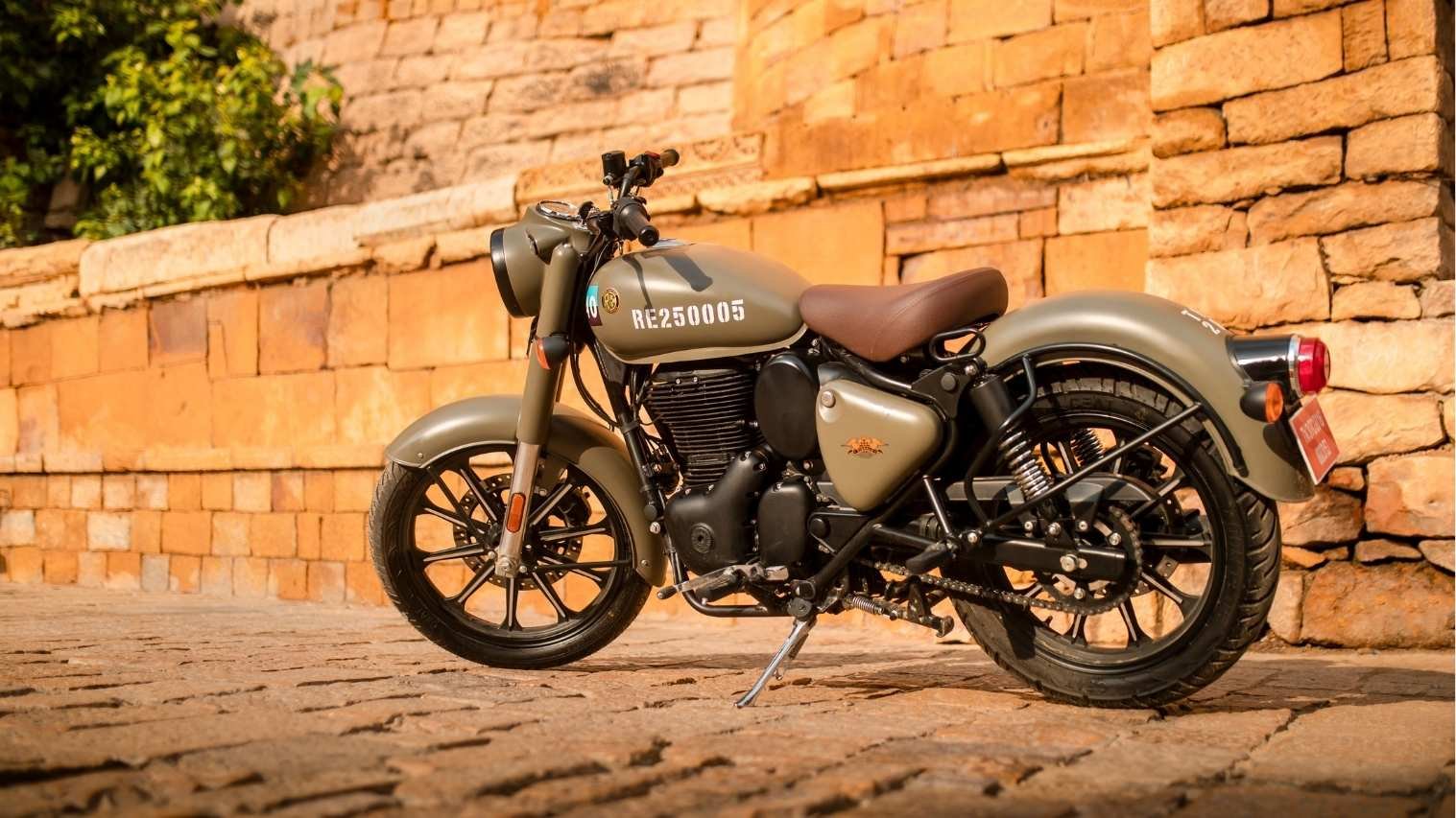 Royal Enfield Tops 100,000 Domestic Sales in June, Classic 350 Leads as Bullet 350 Grows Fastest