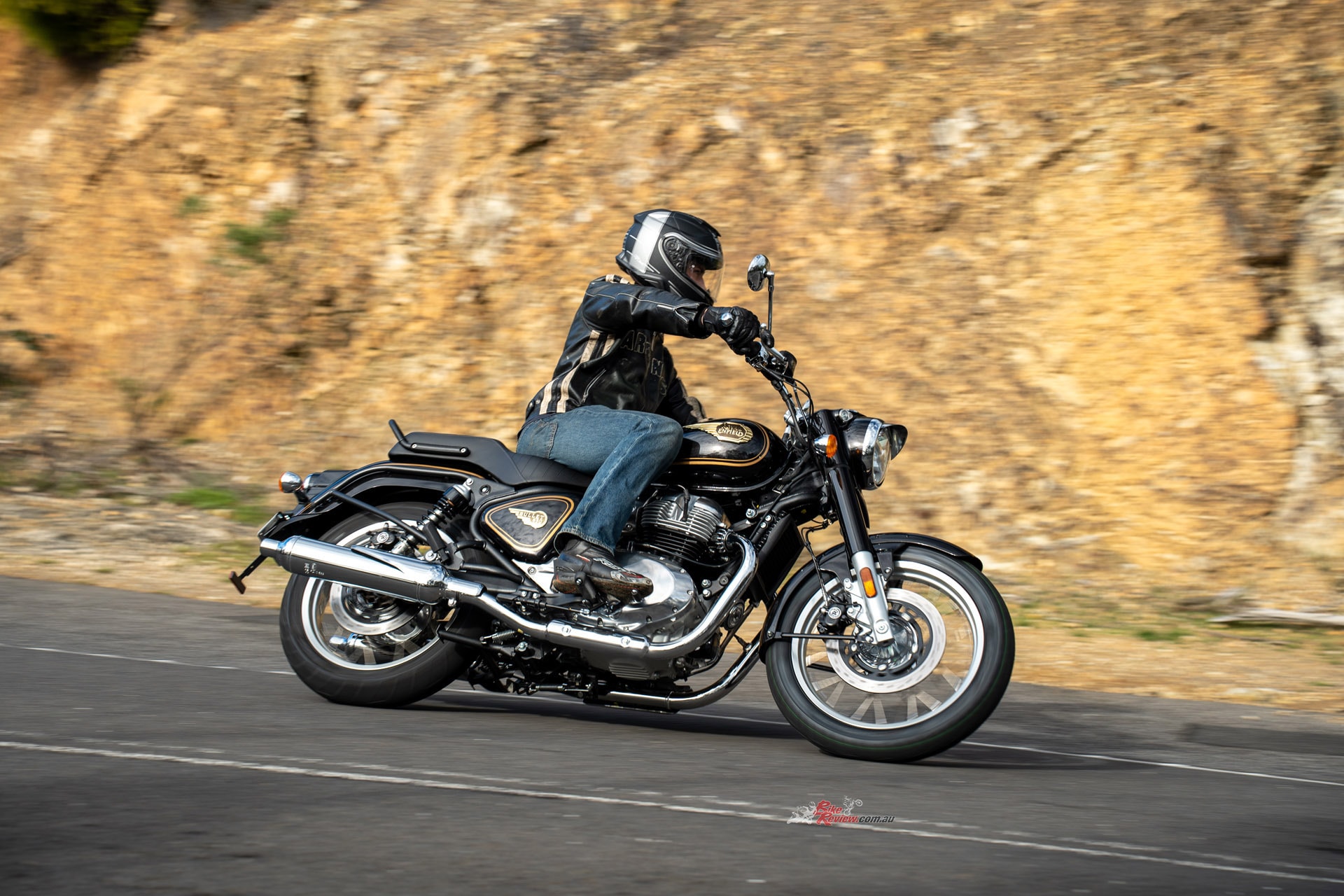 Royal Enfield Bullet 650 Test Ridden in Australia, an Icon Dating to the 1930s Goes 650