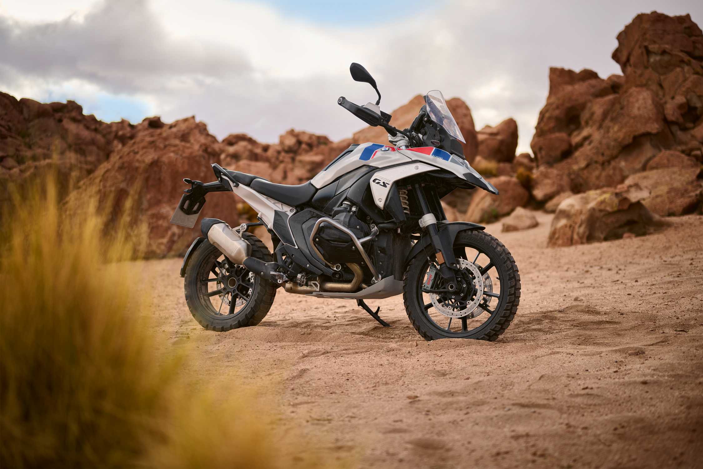 BMW Motorrad 2026: New R 1300 R/R 12 G/S, F 450 GS Enters the A2 License Segment