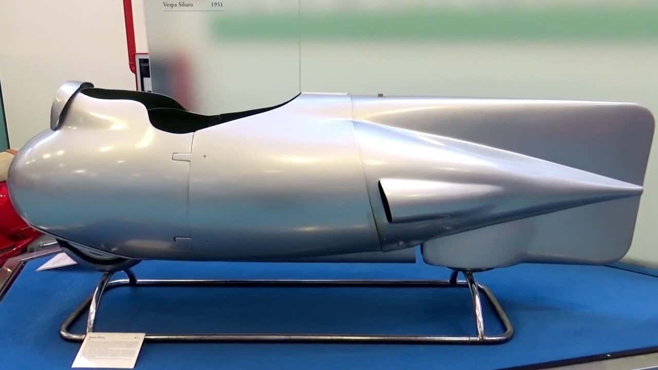 The Story of Vespa's Bomb-Shaped High-Speed Race Scooter